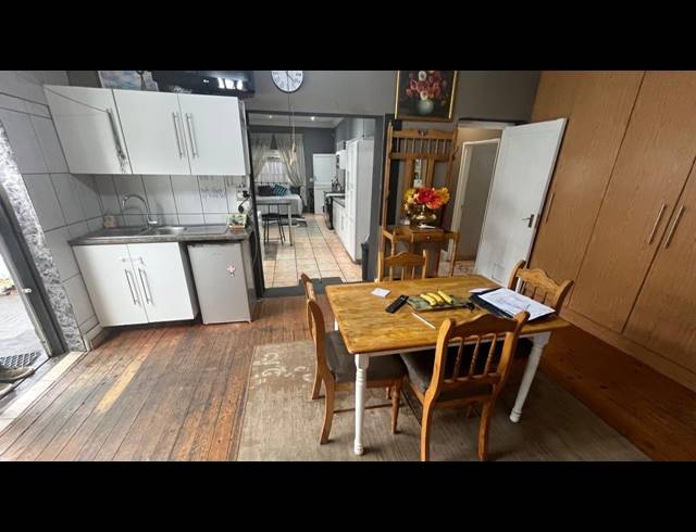 4 BEDROOM HOUSE FOR SALE IN FLORENTIA